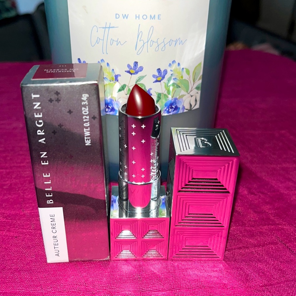 Lip color !! Smoking in screen